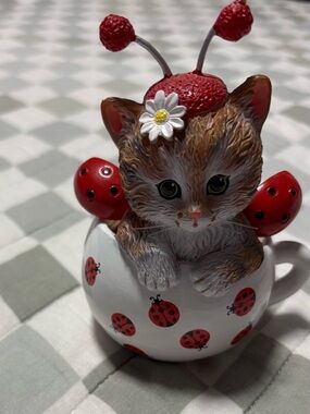 Hamilton Collection Cute as a Bug Kitten Ladybug Teacup Figurine Cups Affection